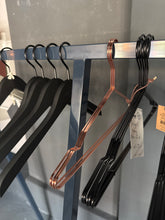 Lade das Bild in den Galerie-Viewer, Stand Wardrobe Loop