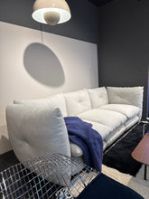 Lade das Bild in den Galerie-Viewer, Perron Pillo Sofa von Knoll International