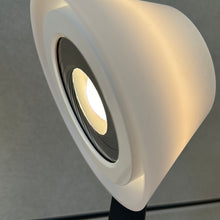 Lade das Bild in den Galerie-Viewer, LEI occhio Lesewandleuchte Sonderpreis