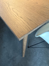 Lade das Bild in den Galerie-Viewer, Tisch In Between
