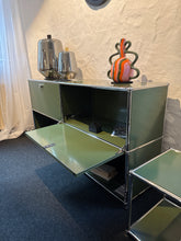 Lade das Bild in den Galerie-Viewer, USM Sideboard olivgrün