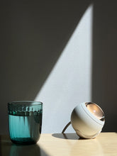 Lade das Bild in den Galerie-Viewer, Falling Leuchte