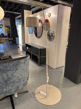 Lade das Bild in den Galerie-Viewer, Twiggy Bogenleuchte