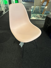 Lade das Bild in den Galerie-Viewer, Stuhl DAR vitra