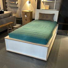 Lade das Bild in den Galerie-Viewer, Bett Spaze von Müller