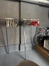 Lade das Bild in den Galerie-Viewer, Stand Wardrobe Loop