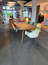 Lade das Bild in den Galerie-Viewer, Tisch In Between