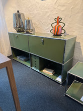 Lade das Bild in den Galerie-Viewer, USM Sideboard olivgrün
