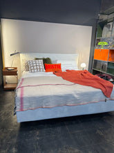 Lade das Bild in den Galerie-Viewer, Schramm Bett LYRA - Limited Edition 2026