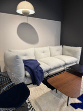 Lade das Bild in den Galerie-Viewer, Perron Pillo Sofa von Knoll International