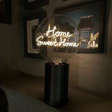 Lade das Bild in den Galerie-Viewer, portable Tischleuchte mit LED Schrift - Akkuversion