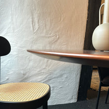 Lade das Bild in den Galerie-Viewer, Esstisch Saarinen von Knoll International