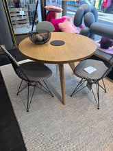 Lade das Bild in den Galerie-Viewer, Runder Esstisch Guéridon