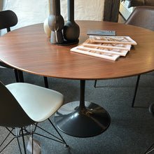 Lade das Bild in den Galerie-Viewer, Esstisch Saarinen von Knoll International