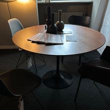 Lade das Bild in den Galerie-Viewer, Esstisch Saarinen von Knoll International