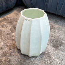 Lade das Bild in den Galerie-Viewer, Guaxs Vase Koonam M opal 1642OP