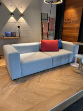 Lade das Bild in den Galerie-Viewer, Mags Sofa