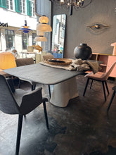 Lade das Bild in den Galerie-Viewer, Esstisch Temno