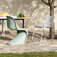 Lade das Bild in den Galerie-Viewer, Panton Chair (neue Höhe) von vitra