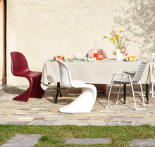 Lade das Bild in den Galerie-Viewer, Panton Chair (neue Höhe) von vitra