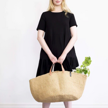 Lade das Bild in den Galerie-Viewer, Kiondo floor basket | Black with handles XXL