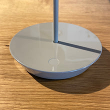 Lade das Bild in den Galerie-Viewer, Mayfair Mini Akkuleuchte