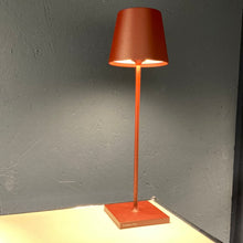 Lade das Bild in den Galerie-Viewer, Tischleuchte Poldina pro Akku
