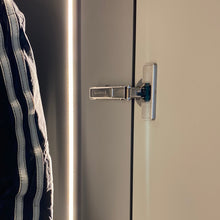 Lade das Bild in den Galerie-Viewer, Intaro Kleiderschrank Interlübke