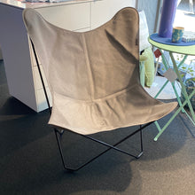 Lade das Bild in den Galerie-Viewer, Butterfly Chair / Sessel