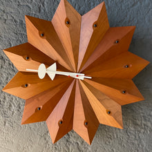 Lade das Bild in den Galerie-Viewer, Wanduhr vitra