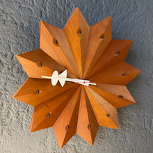 Lade das Bild in den Galerie-Viewer, Wanduhr vitra