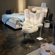 Lade das Bild in den Galerie-Viewer, Butterfly Chair / Sessel