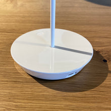 Lade das Bild in den Galerie-Viewer, Mayfair Mini Akkuleuchte