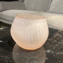 Lade das Bild in den Galerie-Viewer, Guaxs Vase „Nagaa“ Tealight rose