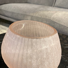 Lade das Bild in den Galerie-Viewer, Guaxs Vase „Nagaa“ Tealight rose