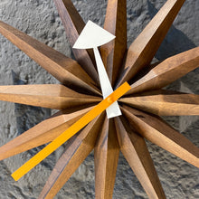 Lade das Bild in den Galerie-Viewer, Wanduhr Polygon Clock vitra