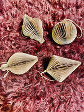 Lade das Bild in den Galerie-Viewer, Weihnachts - Papieranhänger - 4er Set - Deko
