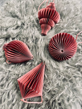 Lade das Bild in den Galerie-Viewer, Weihnachts - Papieranhänger - 4er Set - Deko
