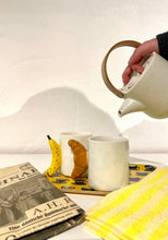 Lade das Bild in den Galerie-Viewer, Fluid Market Tassen
