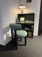 Lade das Bild in den Galerie-Viewer, FAT Dining Chair

