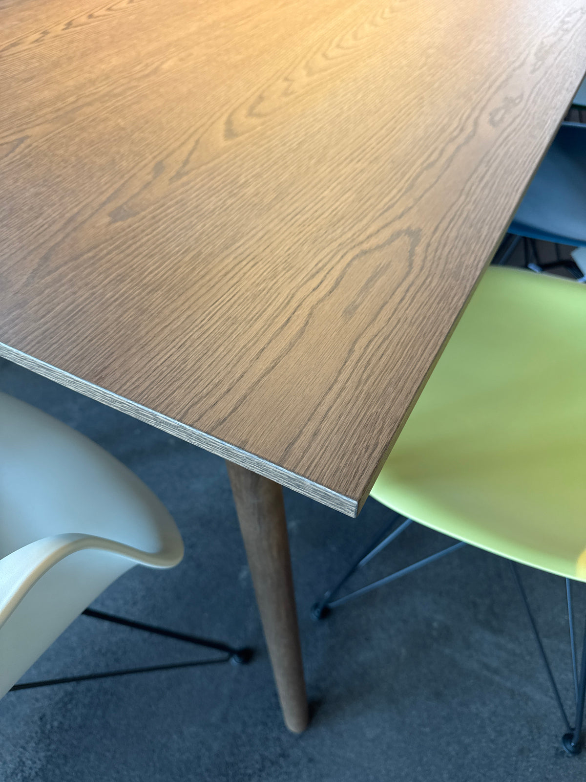 Tisch In Between