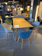 Lade das Bild in den Galerie-Viewer, Stuhl AAC 222
