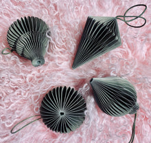 Lade das Bild in den Galerie-Viewer, Weihnachts - Papieranhänger - 4er Set - Deko
