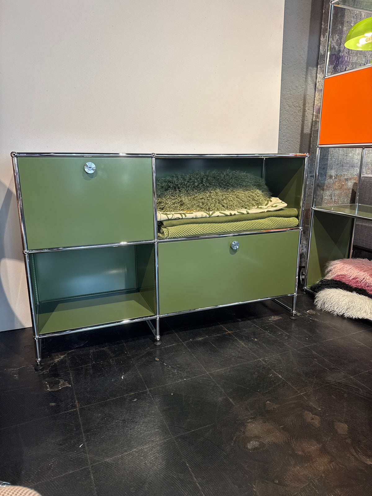 USM Sideboard im Maß 127×37×84 cm