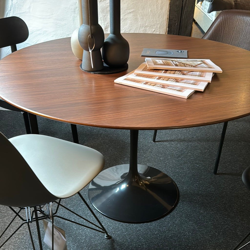 Esstisch Saarinen von Knoll International