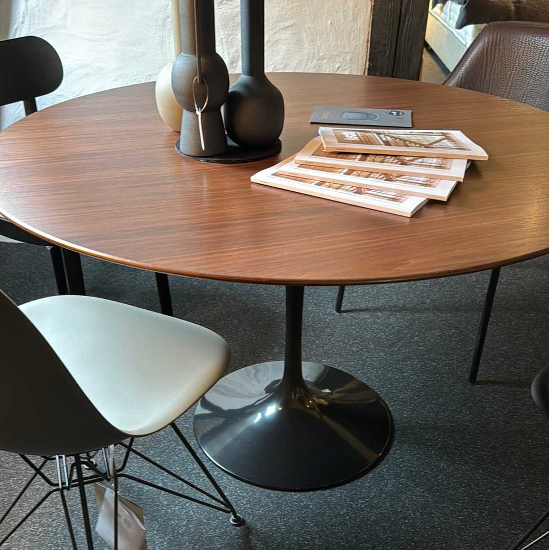 Esstisch Saarinen von Knoll International