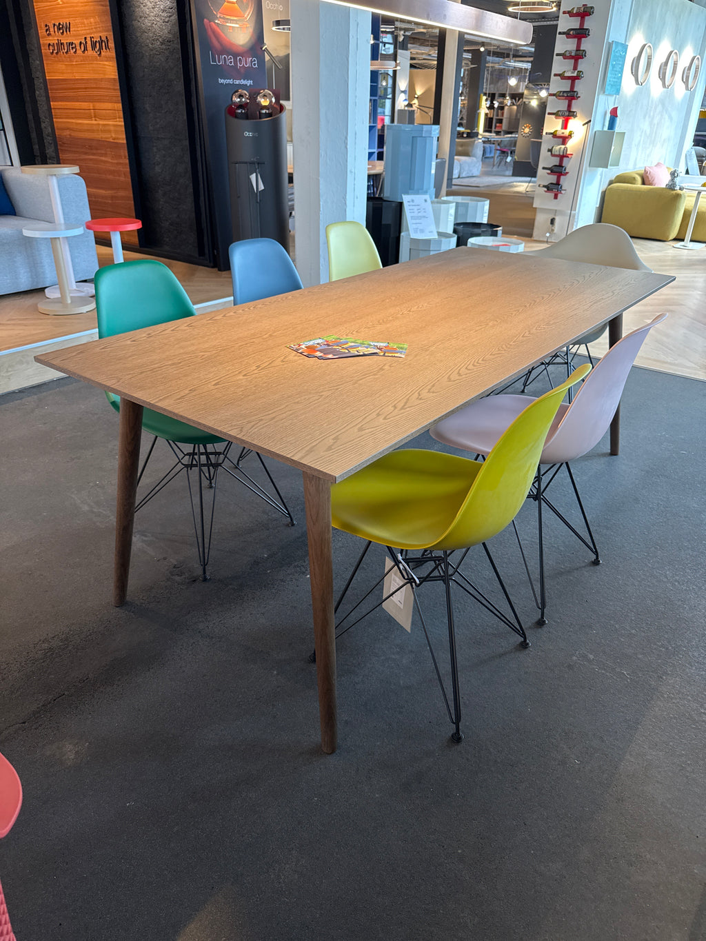 Tisch In Between