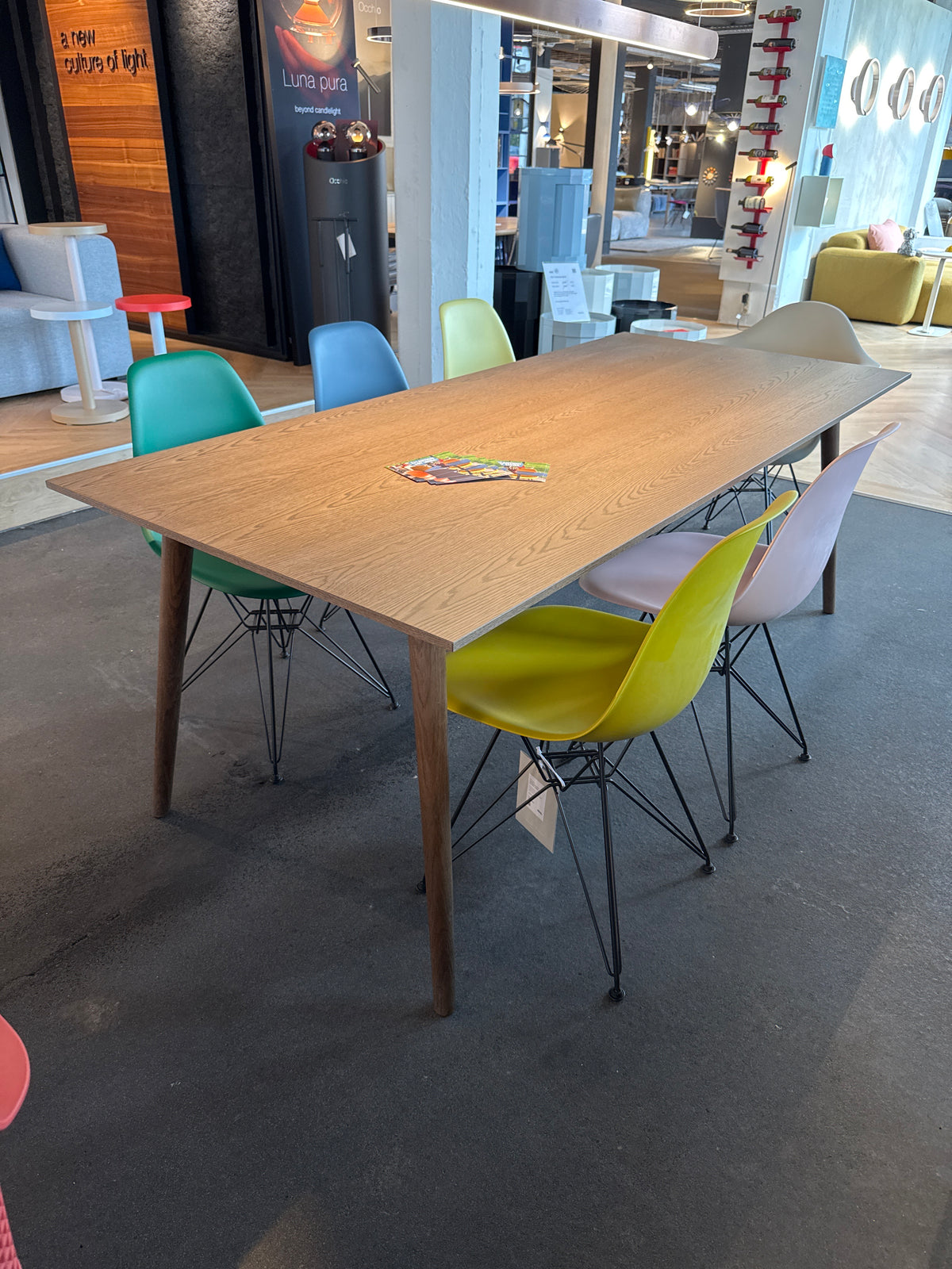 Tisch In Between