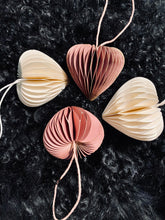 Lade das Bild in den Galerie-Viewer, Weihnachts - Papieranhänger - 4er Set - Deko
