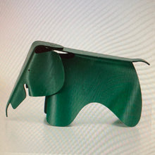 Lade das Bild in den Galerie-Viewer, Eames Elephant Plywood Eames Special Collection
